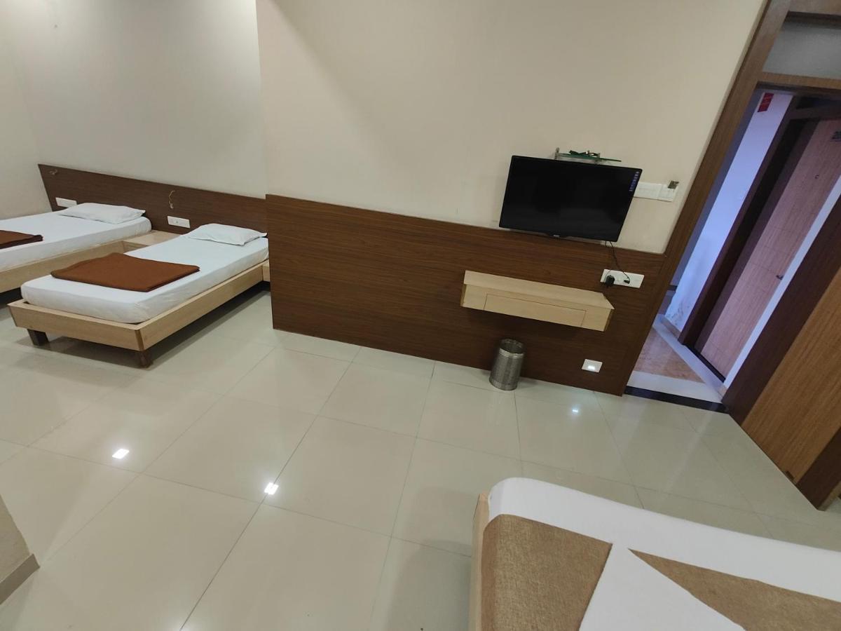 Hotel Midtown Inn Nashik Exterior photo