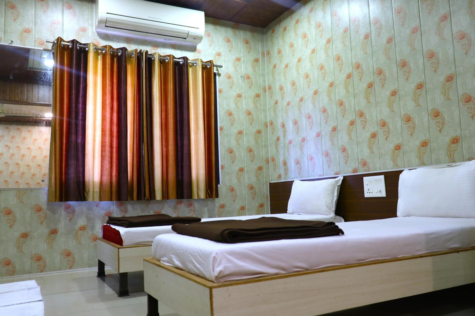 Hotel Midtown Inn Nashik Exterior photo