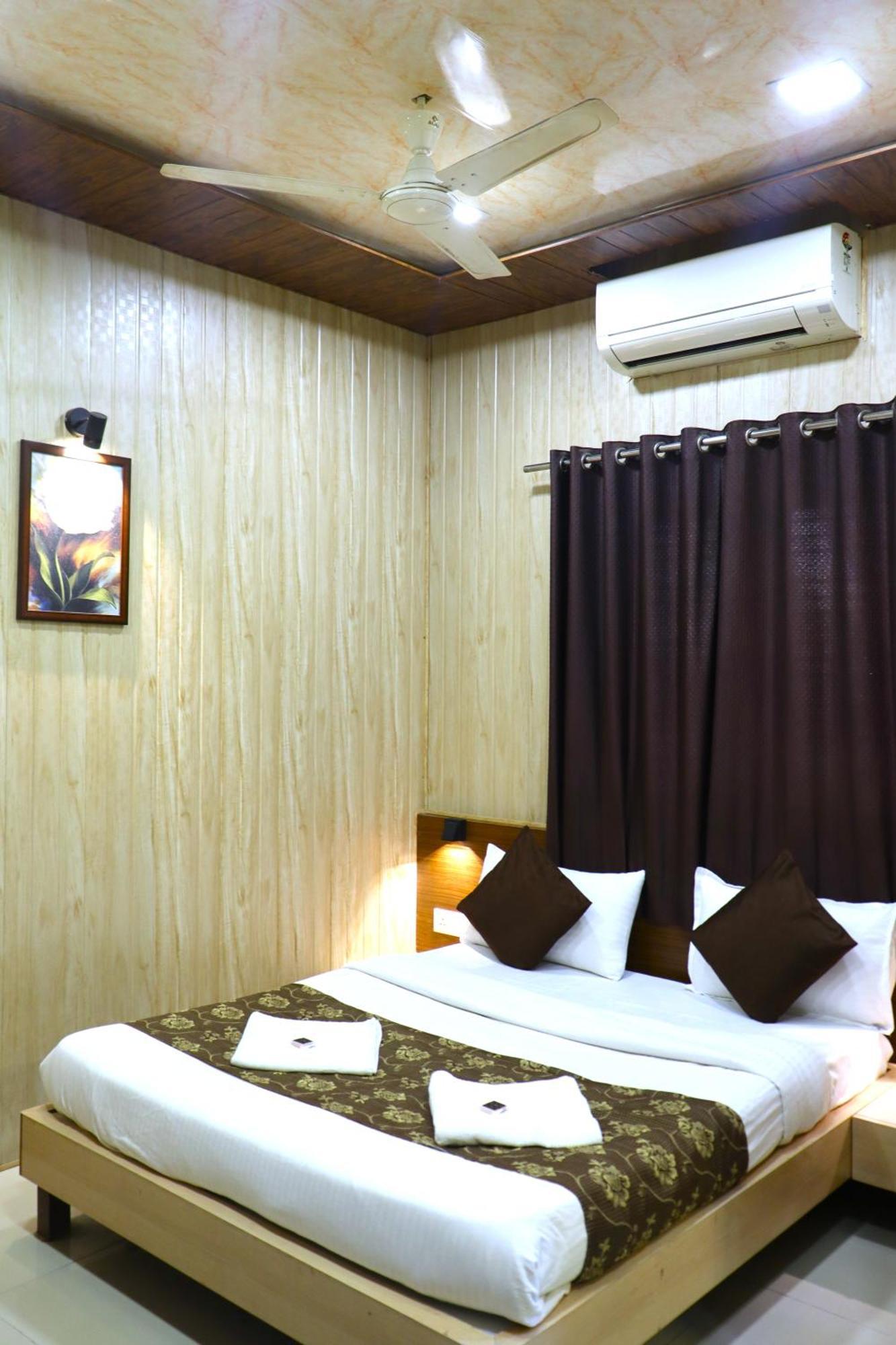 Hotel Midtown Inn Nashik Exterior photo
