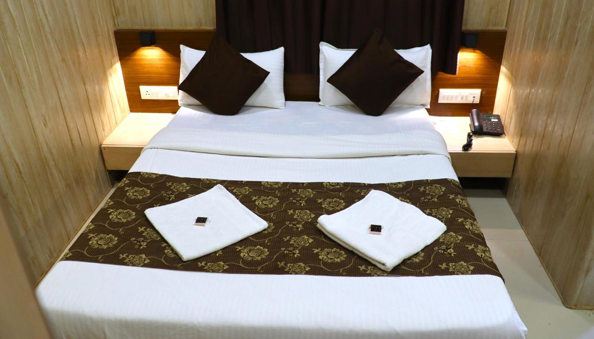 Hotel Midtown Inn Nashik Exterior photo