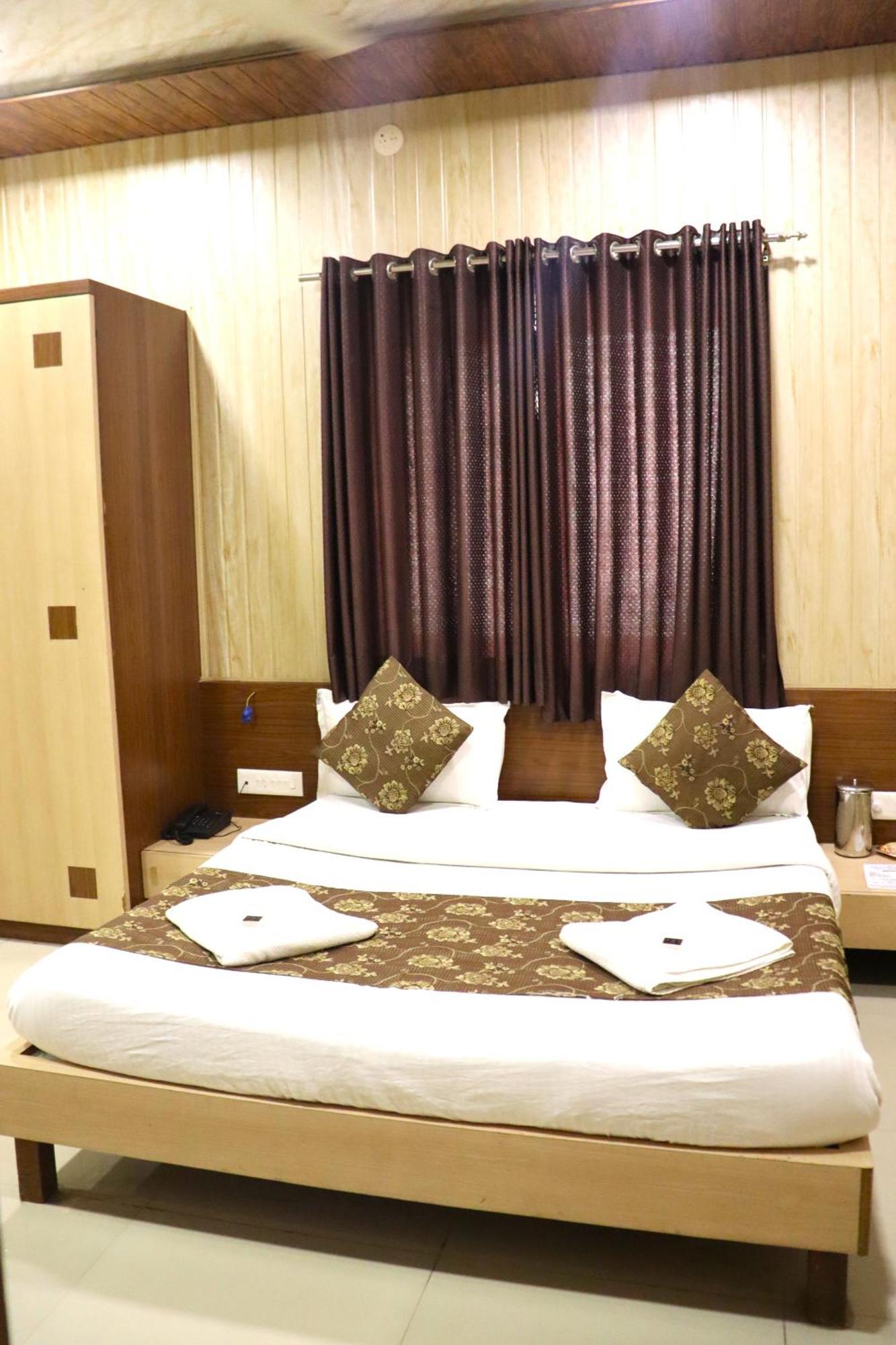 Hotel Midtown Inn Nashik Exterior photo